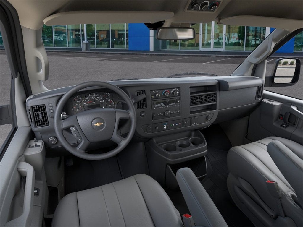 2025 Chevrolet Express Passenger 3500 1LS