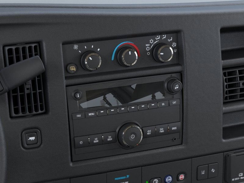 2025 Chevrolet Express Passenger 3500 1LS