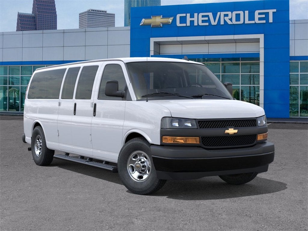 2025 Chevrolet Express Passenger 3500 1LS