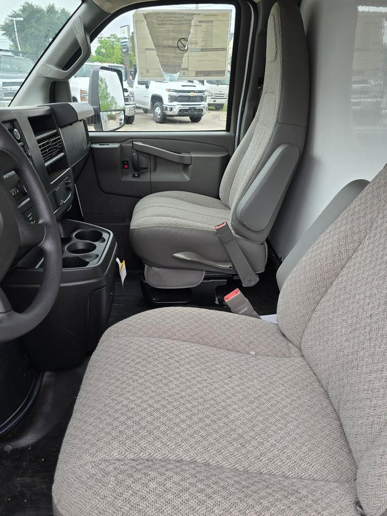 2026 Chevrolet Express Cutaway 3500 1WT