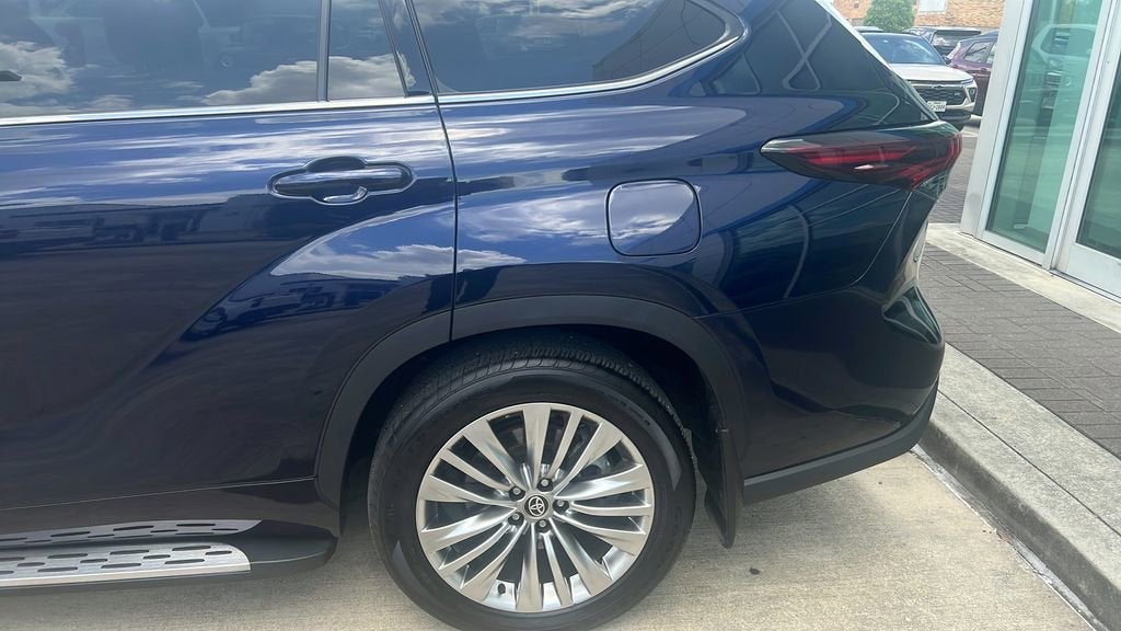 2025 Toyota Highlander Platinum