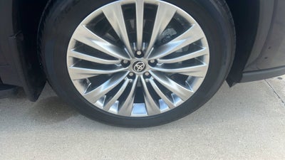 2025 Toyota Highlander Platinum