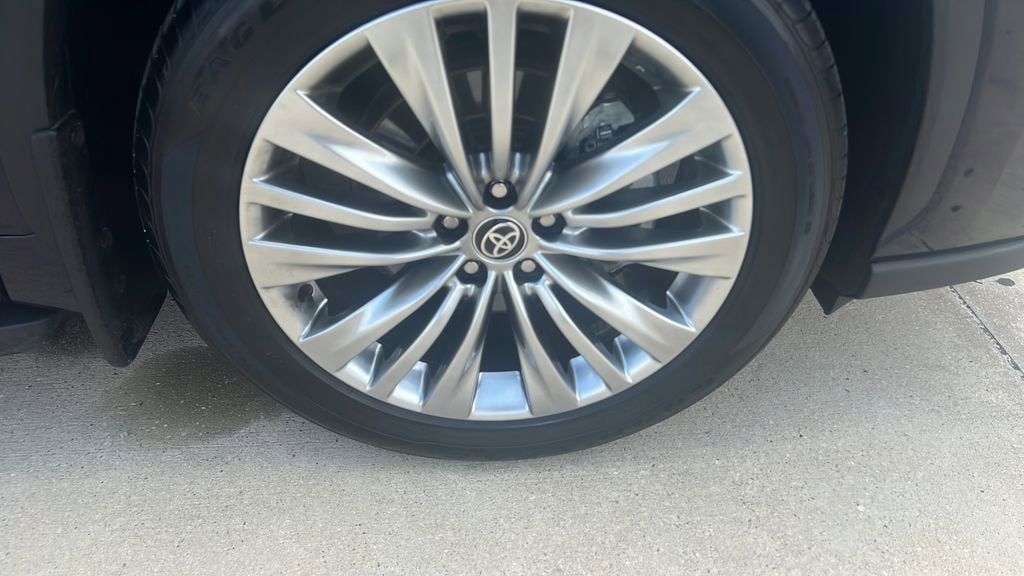 2025 Toyota Highlander Platinum