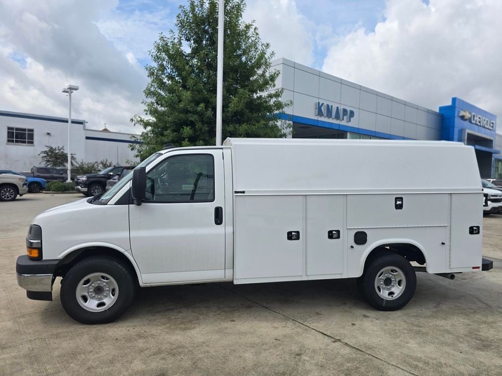 2026 Chevrolet Express Cutaway 3