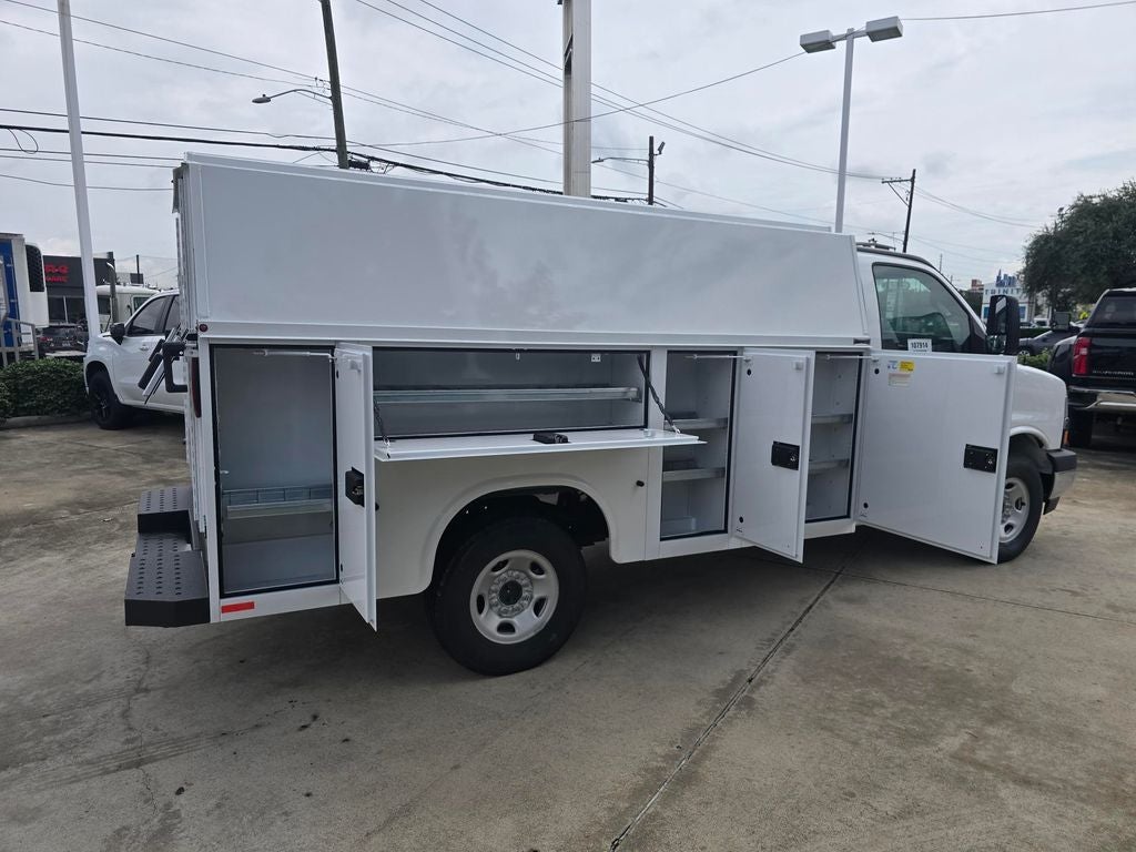 2026 Chevrolet Express Cutaway 4