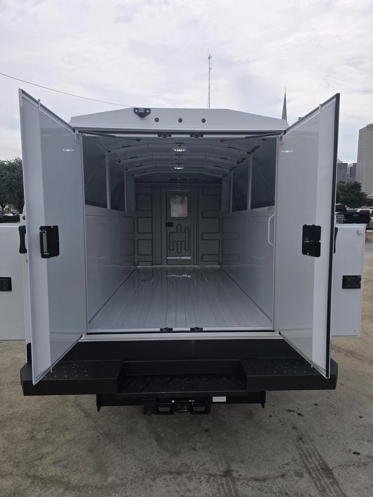 2026 Chevrolet Express Cutaway 7