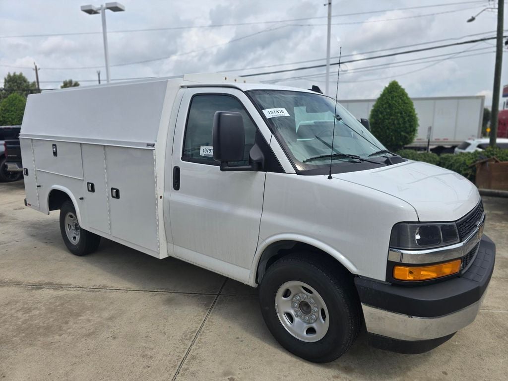 2026 Chevrolet Express Cutaway 8