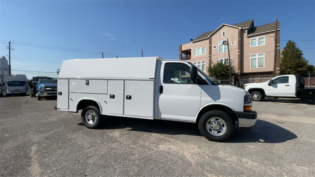 2025 Chevrolet Express Commercial Cutaway Work Van