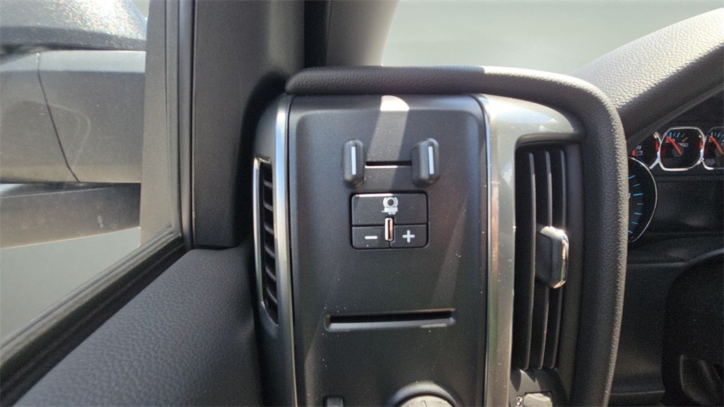 2024 Chevrolet Silverado MD LT