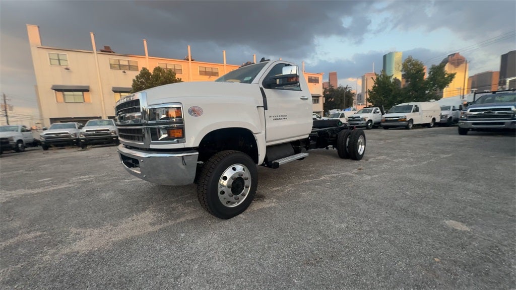 2024 Chevrolet Silverado MD LT