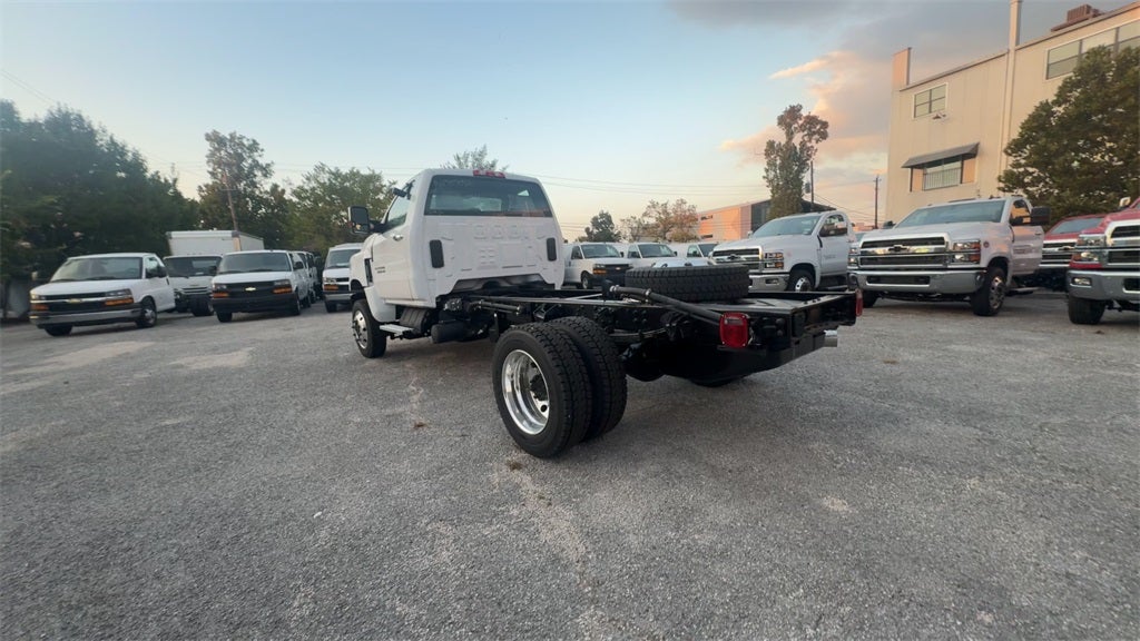 2024 Chevrolet Silverado MD LT