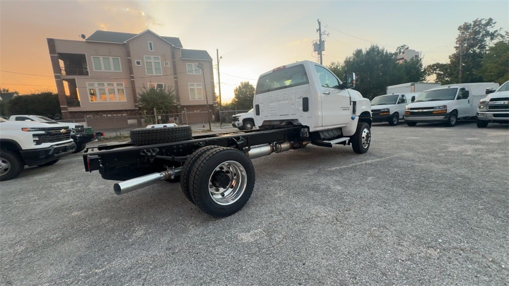 2024 Chevrolet Silverado MD LT