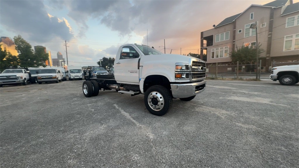 2024 Chevrolet Silverado MD LT